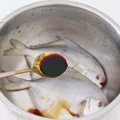 柠香银鲳鱼|清蒸柠香银鲳鱼