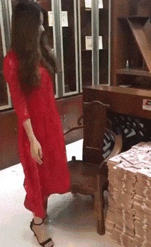 |搞笑GIF： 提起裤子赶紧跑吧 这种情况就别解释了