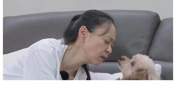 劉雪華|62歲瓊瑤女郎劉雪華參加節(jié)目，自曝獨(dú)居10年，擔(dān)心摔倒沒人知道