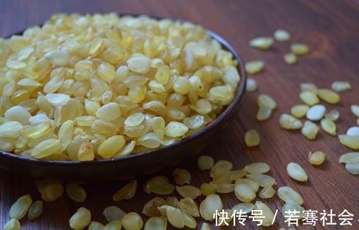 红枣|秋天经常吃这种“穷人燕窝”,不出一个月,不便秘了,皮肤也好了