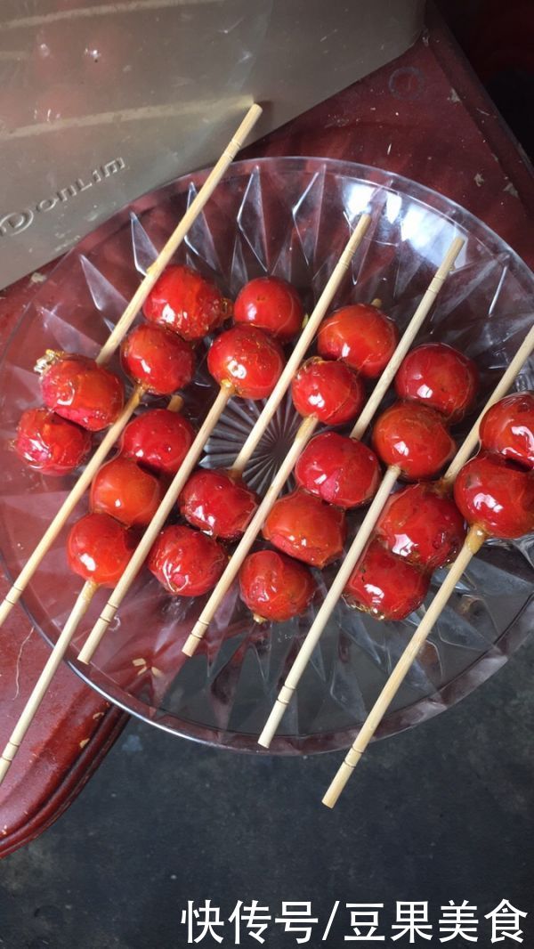  这道冰糖葫芦到底是谁发明的，我吃了半碗都不解谗