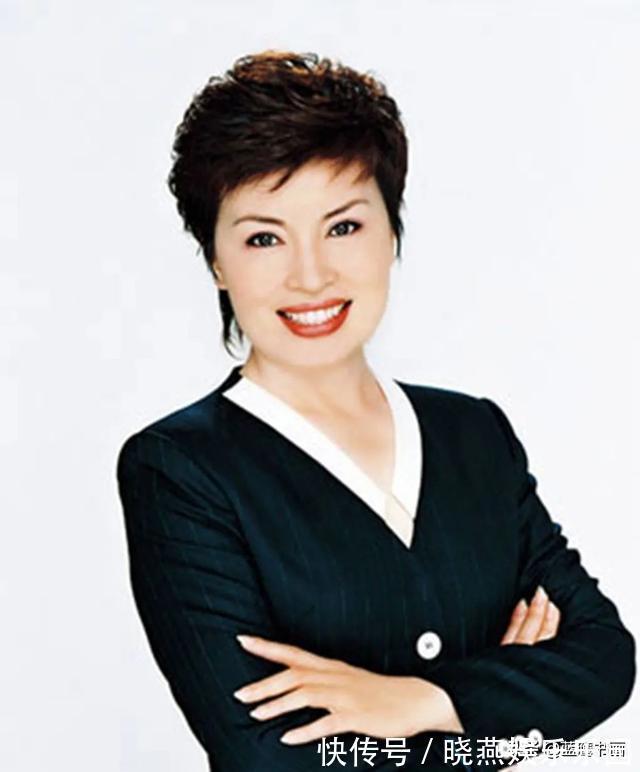 蓝鹰|李瑞英晒书法作品，气质优雅投身主持事业，不愧是出名的才女