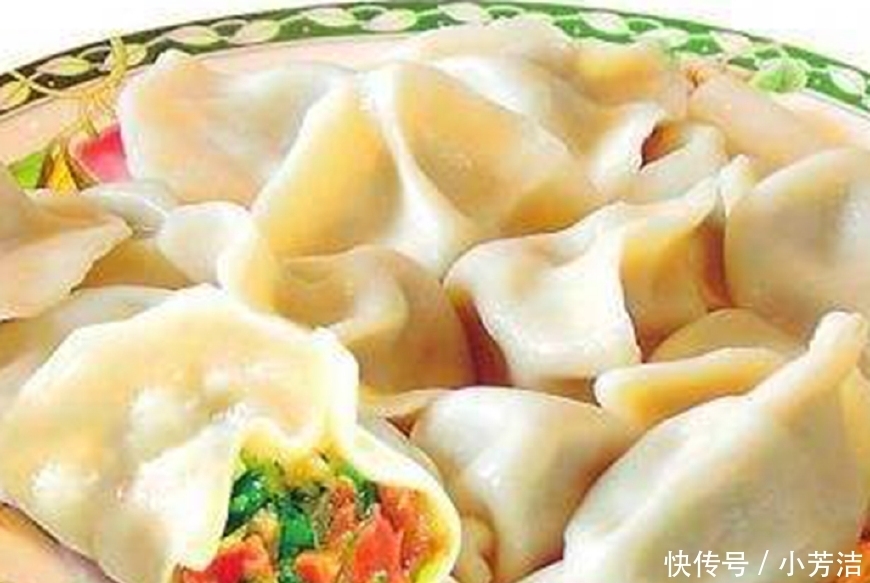难怪|拌饺子馅时,先加水还是油?老厨娘说漏嘴:很多人做错,难怪水多
