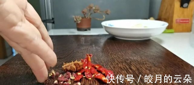 脂肪含量|这才是红烧鸡块的正确做法,鸡肉软嫩不发柴,脂肪含量低,营养高!
