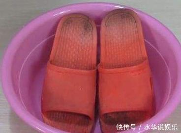 牙膏|拖鞋时间久了发黑有污垢,傻傻的用手洗教你一招,旧鞋秒变新鞋