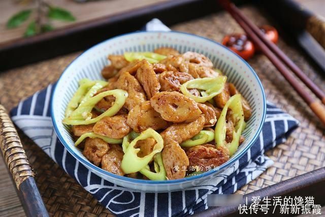 倒入|头一次吃它,香辣劲道,大过瘾,素菜吃出烤肉味,谁也没想到