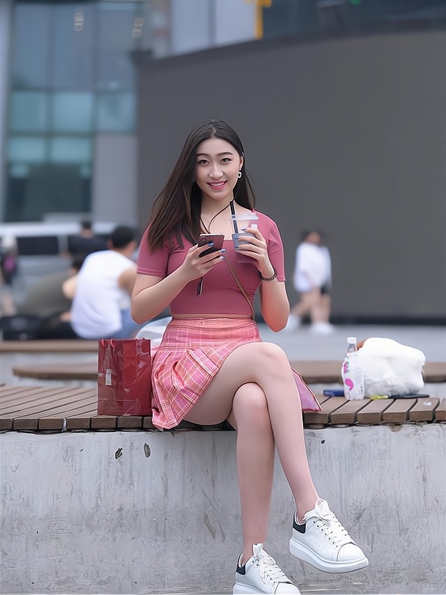 高腰 身材微胖不要紧,百褶短裙可以让你显瘦还显年轻