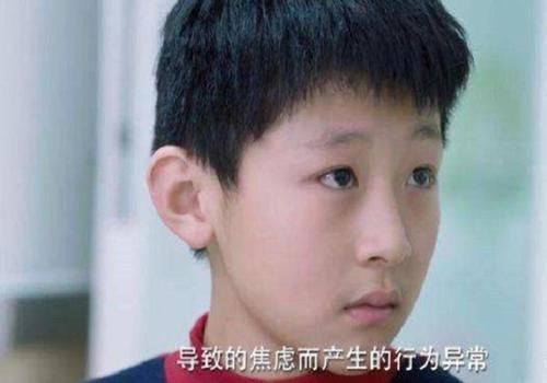 孩子|孩子咬指甲的毛病可能不是缺营养，两种心理诱因，家长需自查