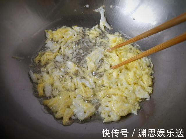 小窍门|你做的蛋炒饭总粘连教你1个小窍门，色泽金黄颗粒分明