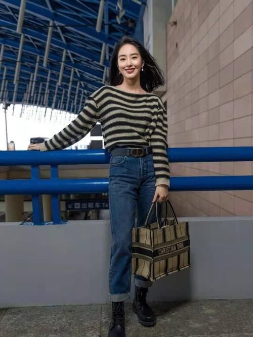 毛衣＋九分裤，适合早春的穿搭，时髦精最爱