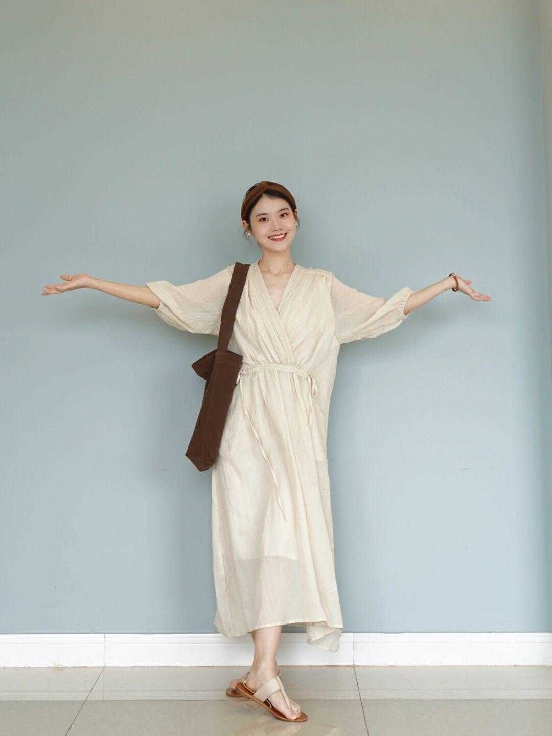 西装|基础款怎么穿出高级感?短款西装配连衣裙优雅温柔,显瘦又时髦