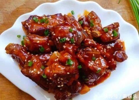 简单家常菜蜜汁豆干,茄汁排骨,凉拌西瓜皮,法式口蘑芦笋