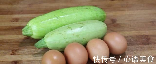 美味|西葫芦最好吃的方法,加上4个鸡蛋,简单美味,好吃的不想下桌子