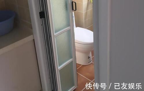 折叠门|卫生间万万不要装平开门,越来越多人装这种门代替,懊悔才察觉