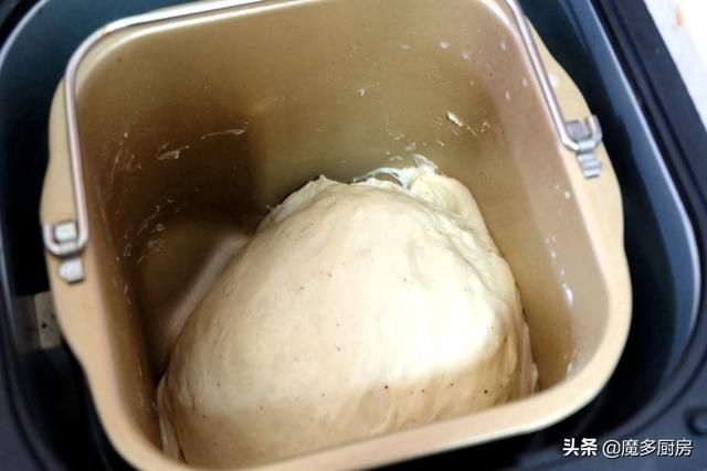 想吃面包不用买,自制低糖无油小面包,1袋面粉1杯豆浆1个鸡蛋