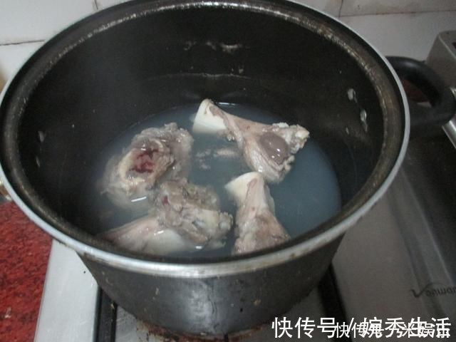 海底椰|猪身上“最营养”的部位，15一斤没人买，肉贩子自己留着吃