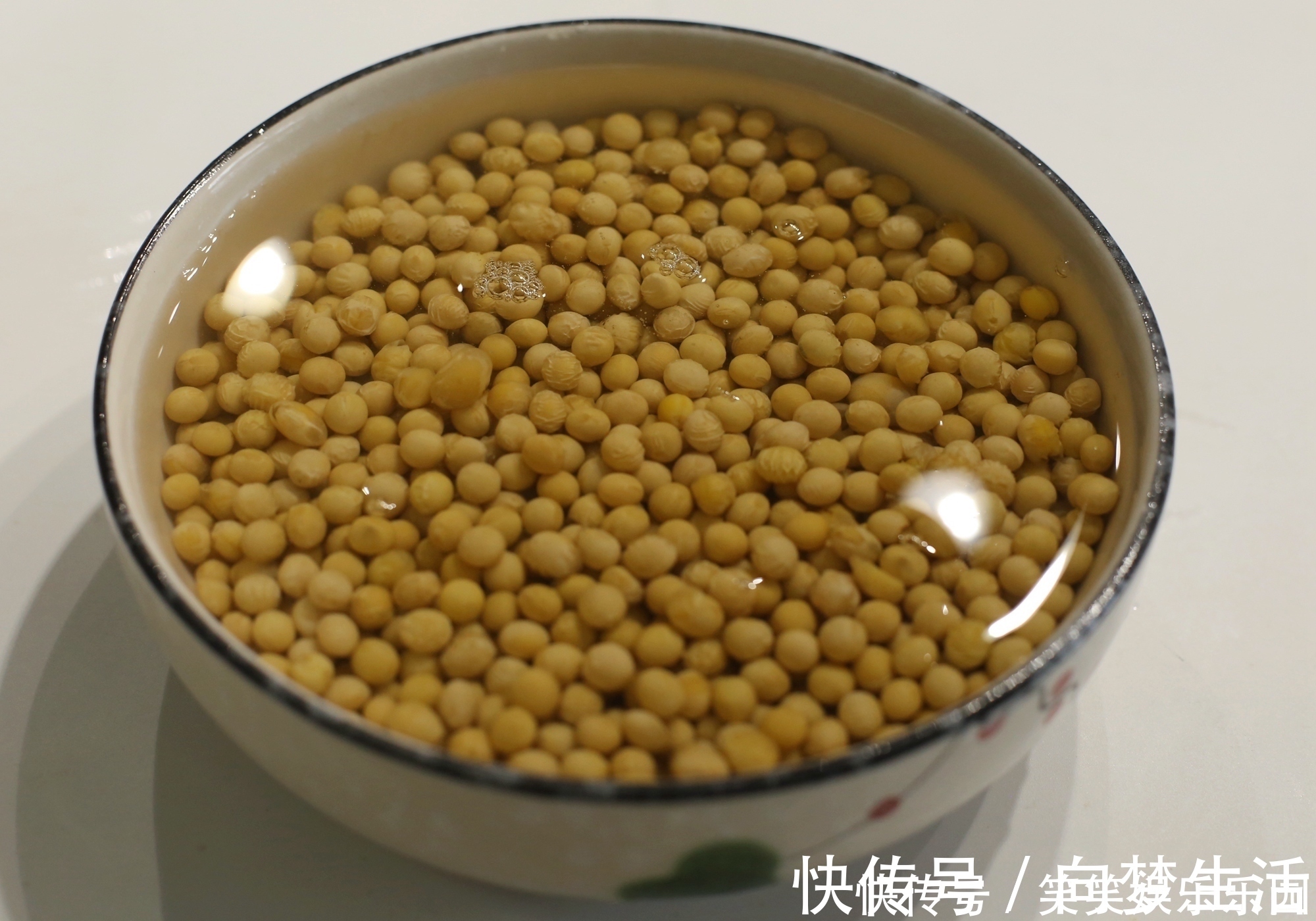 油酥|夏日下酒，又香又酥，轻轻一嚼就碎！3块钱做一盘，比花生香十倍