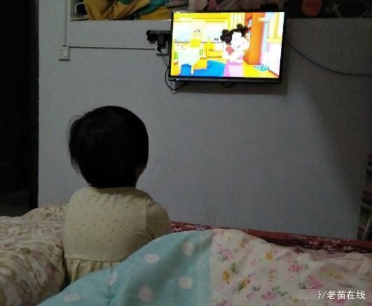 婴幼儿能不能看电视？国内外的研究很明确，家长照做即可