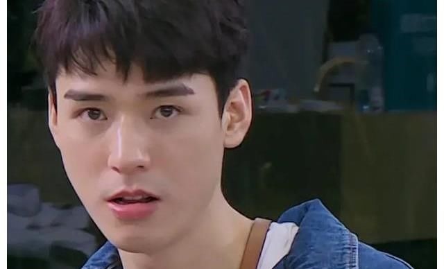 龚俊大厨上线!在中餐厅做麻辣龙虾,吃完被辣的表情管理都顾不上