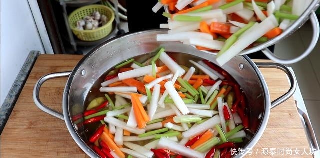 泡椒|饭店的泡椒萝卜条为什么那么好吃,原来诀窍这么简单,看一遍就会