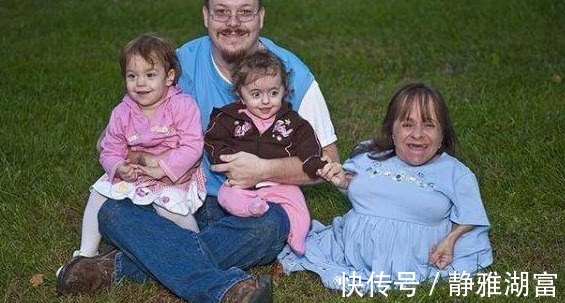 美国身高70厘米的袖珍妈妈,身体肿如气球,如今俩孩子
