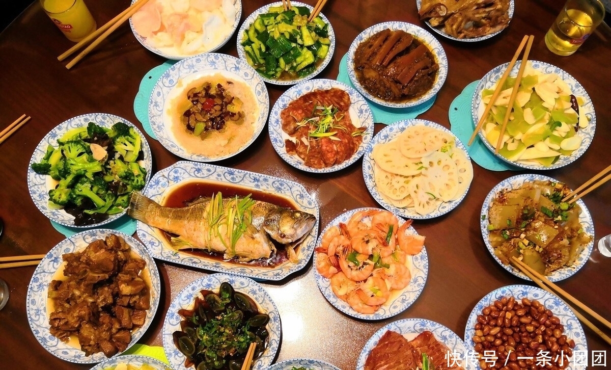 大年初二别忘记吃开年饭牢记3吃2做愿你旺事接二连三