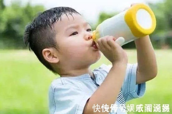 铭铭|5岁娃喝牛奶脾虚发育停滞，3种“牛奶”已被拉黑，家长还给娃喝
