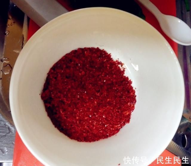 炝拌韭菜你吃过吗?不要韭菜炒鸡蛋,试试开胃下饭特简单的拌韭菜