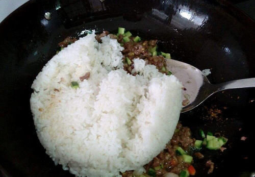 米饭|隔夜米饭到底能不能吃？为了家人的健康，看完可要当心了