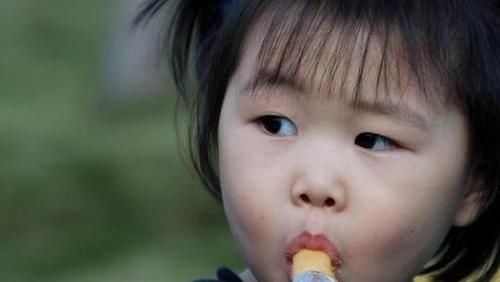 零食|从小就不许孩子吃零食,长大以后逃不过2种结局,家长说得很对