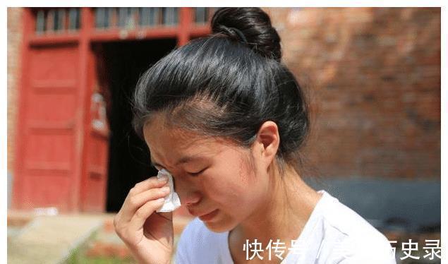 宝妈|3岁男孩长出“鲨鱼牙”,妈妈着急送医检查,医生:无知的父母