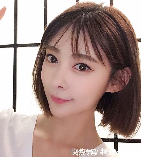 减龄|换对发型相当于换了张脸,这几款“齐脸烫”短发超显脸小,美极了