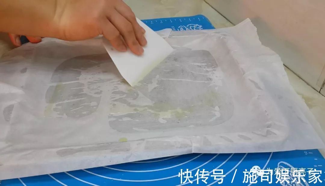 2勺面粉,1个鸡蛋,筷子搅一搅,做法比油条简单,比麻花都好吃