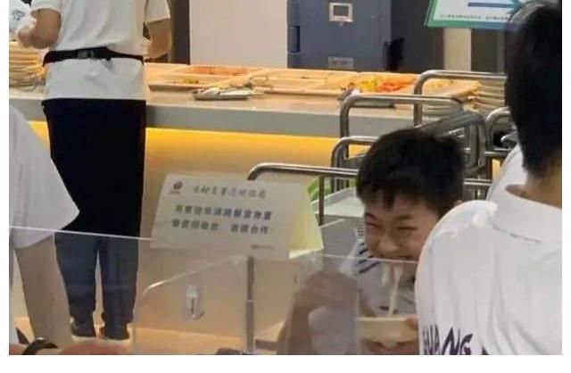 禁忌|叛逆少女？全红婵长胖了，何教练透露其饮食禁忌，红姐却非常爱吃