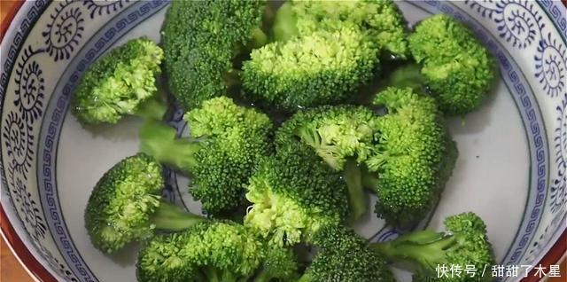 切成|清淡的西兰花做法,不破坏营养,我家一周做3次,老少都爱吃