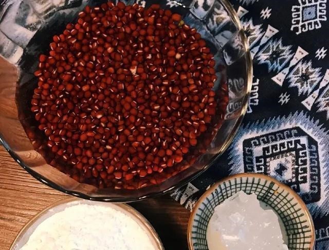 睡前一碗红豆粥!补气又补血!脸色红润有光泽~美味极了