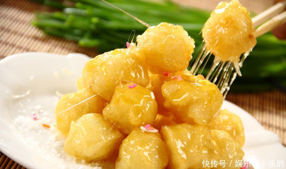 炒糖色到底是用油还是水?大厨教你,好多人都做错,难怪又黑又苦