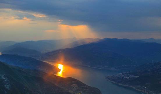 月亮 聊一聊什么是“超级红月亮”还有“蓝月亮”“黑月亮”