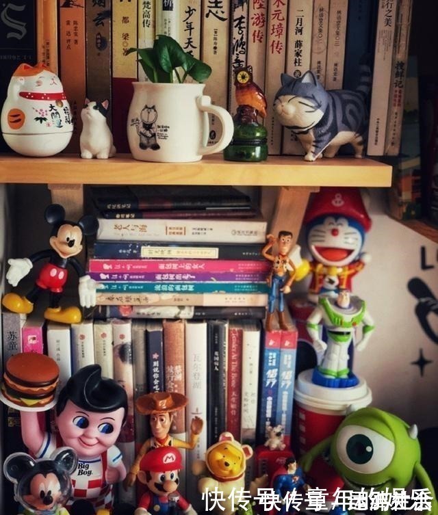 快乐|图书馆看书时发现纸条上的5个字,难道二次元在哪都不被待见