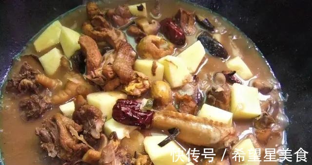 去农村表姐家吃饭，表姐做了农家柴火饭，吃完之后停不下来太香了！