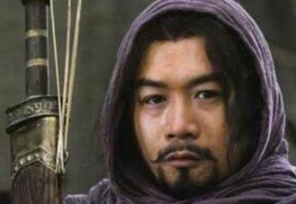 明明是师徒,林冲为何与曹正交集很少,上山后也没怎么说过话?