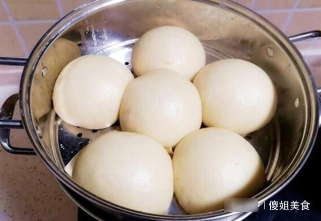 我家发面时只放“2样”,8分钟发满盆,蒸出的馒头比买的还好吃