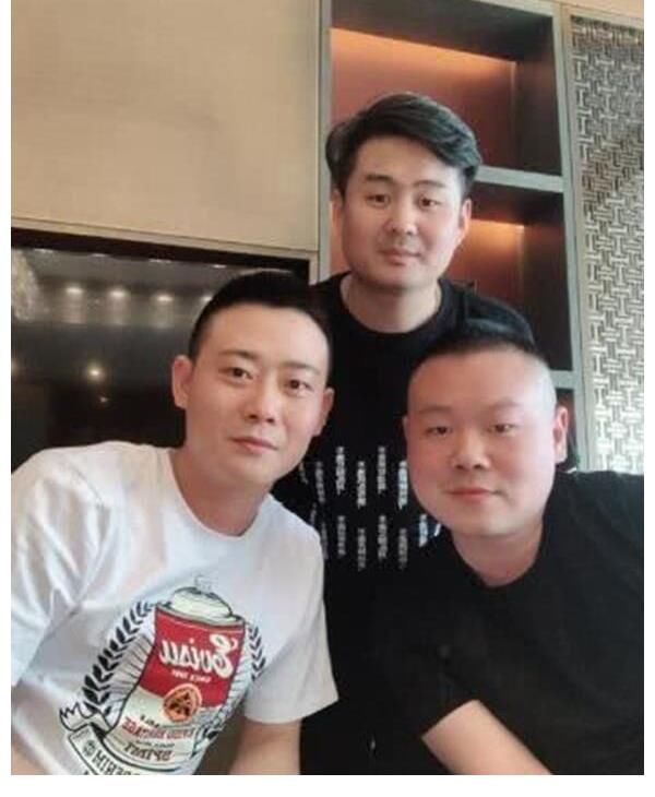 搞錯(cuò)隊(duì)員名字，拿隊(duì)員離婚砸掛，德云社張鶴倫返場(chǎng)表現(xiàn)讓