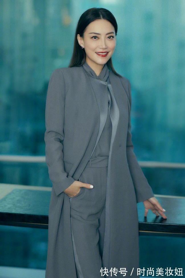 牛仔外套|霍汶希真应该出道,穿牛仔外套配报童帽好洋气,真的美出圈了