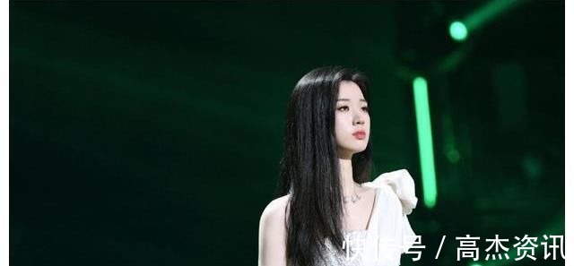 单依纯不听李健言，落泪在眼前，舞台尴尬让网友嫌弃