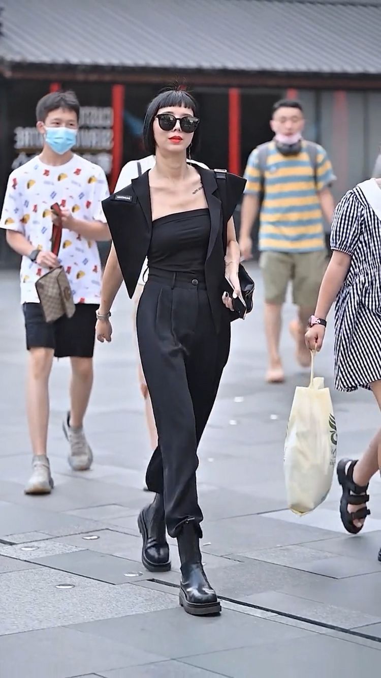 高跟鞋|街拍：温柔小女人穿搭，哪位小姐姐最适合