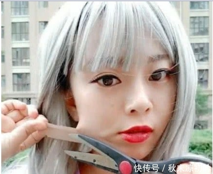 卸妆|“白发魔女”直播卸妆,看到素颜的一瞬间,网友:要淡定稳住