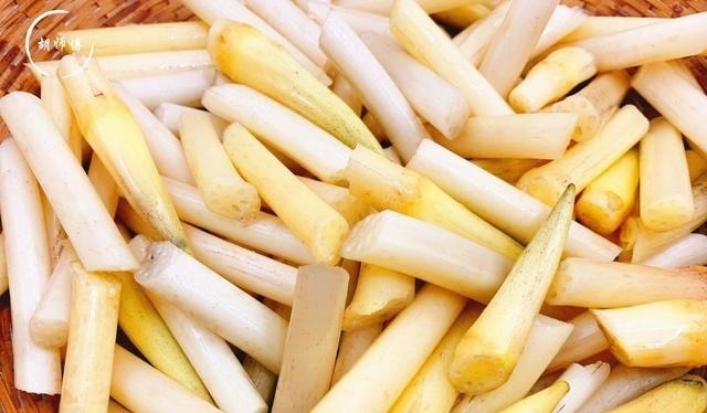 这蔬菜是“清肺高手”，我家一周吃2次，润肺特别好，现在正当季