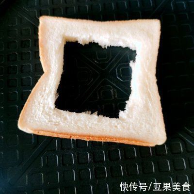 早餐|#十分钟快手早餐#白吐司快手三明治盒子