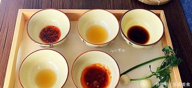 继猪蹄后,又一中国下酒菜在国外火了,老外:看着很脏,吃着贼香